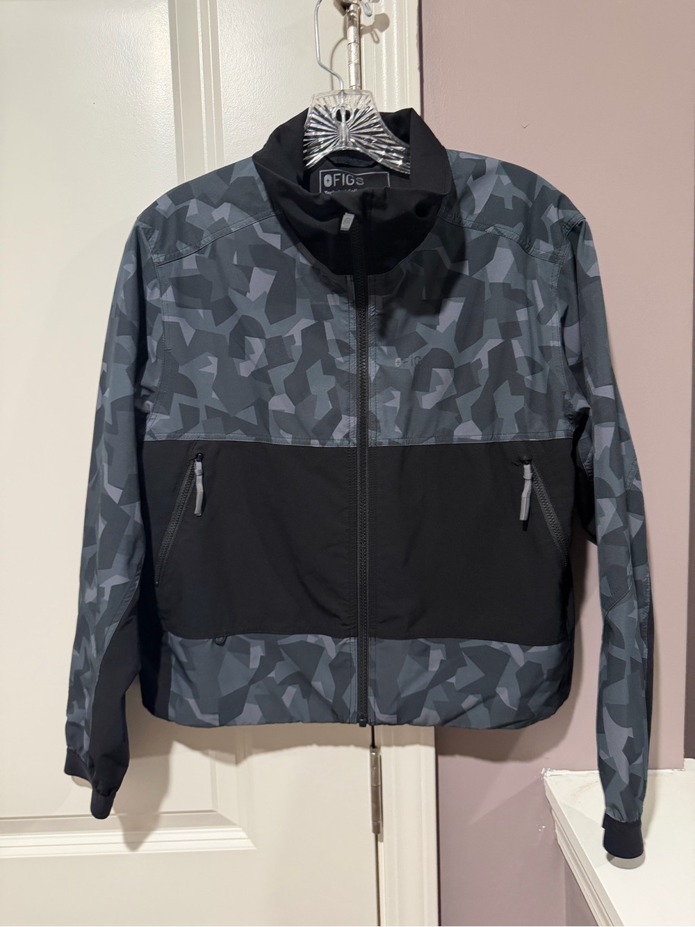 FIGSPRO Women Camo Zip Scrubs Jacket